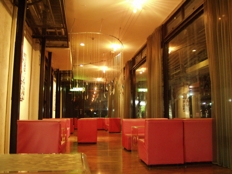 台中20號倉庫藝術特區藝術村2003年至2006年加崙工作室(大開劇團)時期夜晚的咖啡廳景緻攝影照片30